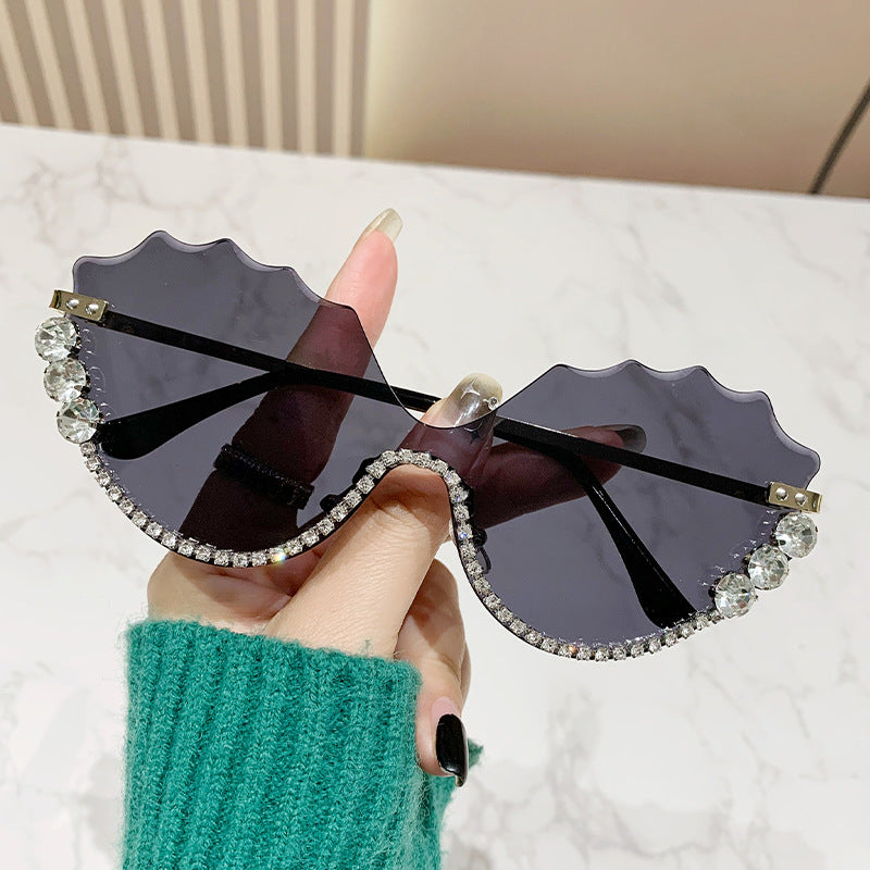 Women's fashion glasses 欧美镶钻大框架跨境水钻墨镜女异形波浪切边眼镜防晒显瘦太阳镜