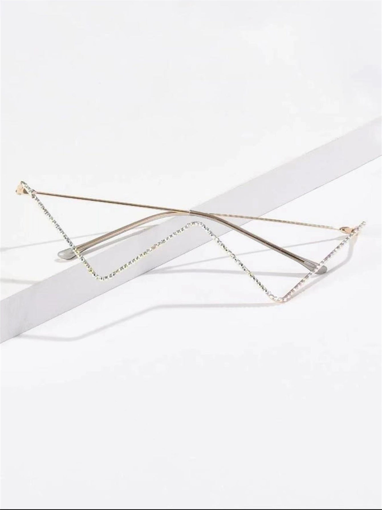 Women's fashion glasses 2023新款跨境镶钻眼镜女潮欧美ins风半框街拍V型装饰镜架男W型