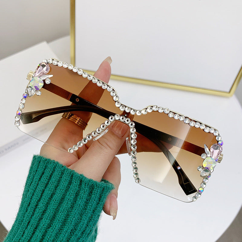 Women's fashion glasses 2023跨境欧美大框镶钻太阳镜女时尚水钻墨镜防紫外线户外驾驶旅行