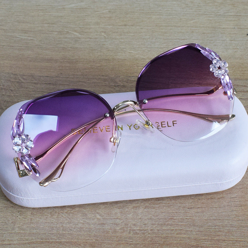 Women's fashion glasses 2022跨境新款渐变镶钻无边框太阳镜女圆脸墨镜个性墨镜脸长脸方脸