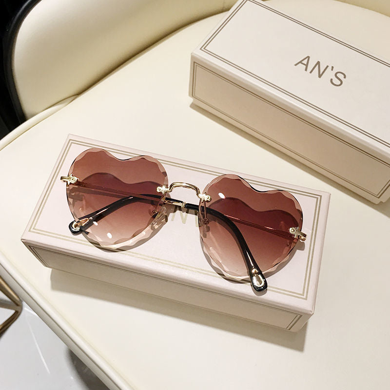 Women's fashion glasses 2024  墨镜桃心女ins无框爱心搞怪链条款 防紫外线眼睛网红太阳镜女带链