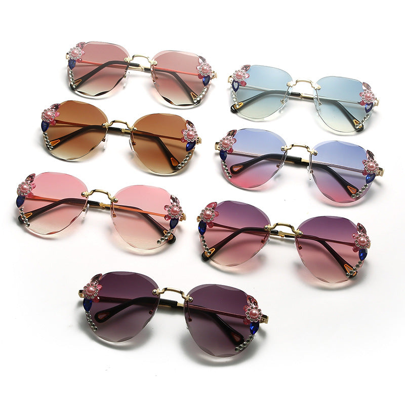 Women's fashion glasses 跨境新款镶钻女士大框墨镜女ins显脸小无框防紫外线水钻太阳眼镜