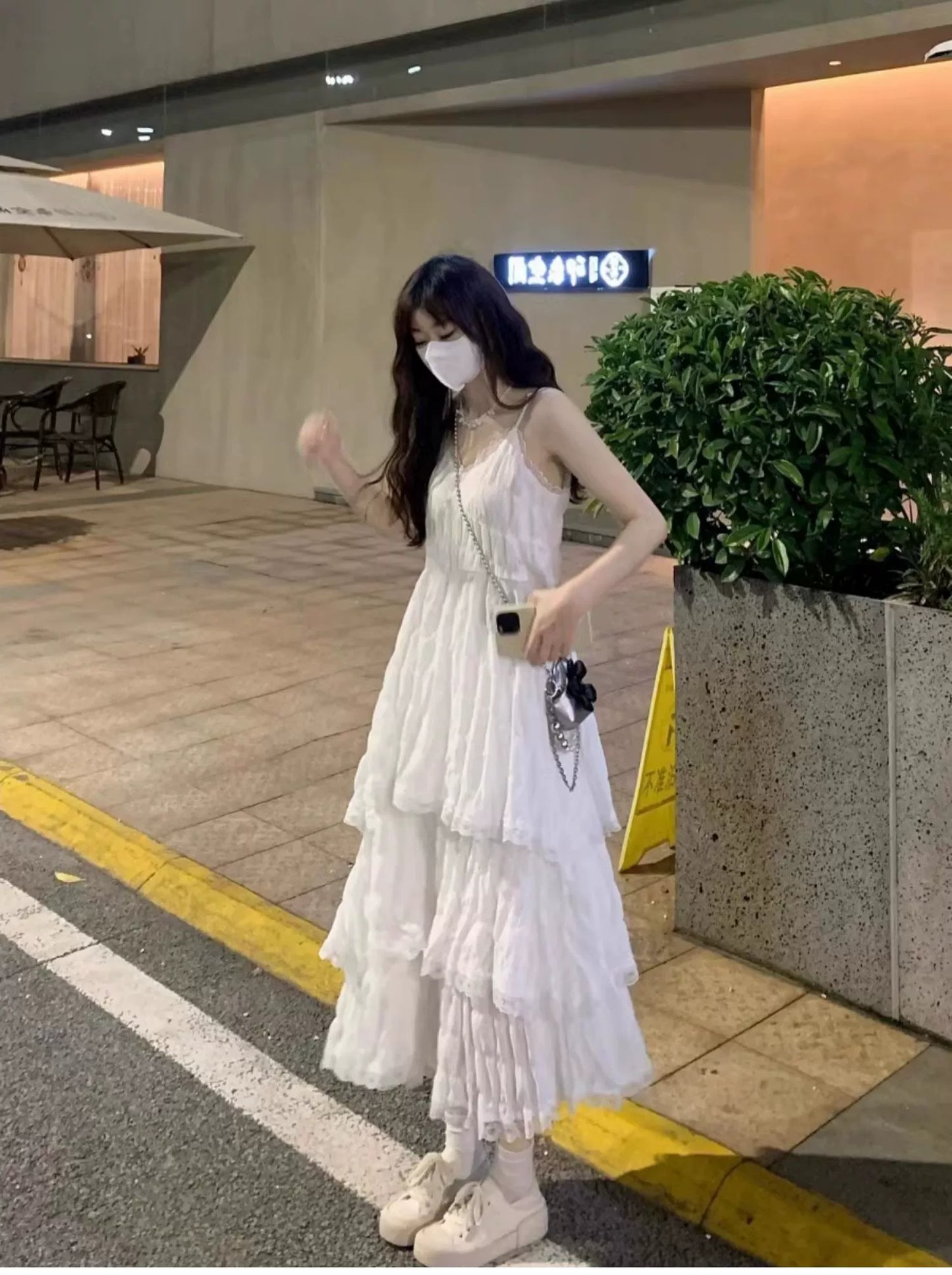 Fashion women's wear 2024 New Style White Small French Strap Dress Female Summer Tea Break Platycodon Grandiflorum Small Figure Flattering Tiered Dress