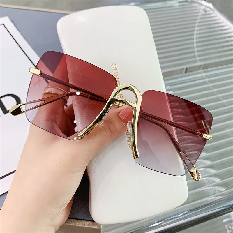 Women's fashion glasses 新款跨境欧美风A字金属太阳镜时尚显瘦女式墨镜防紫外线眼镜批发