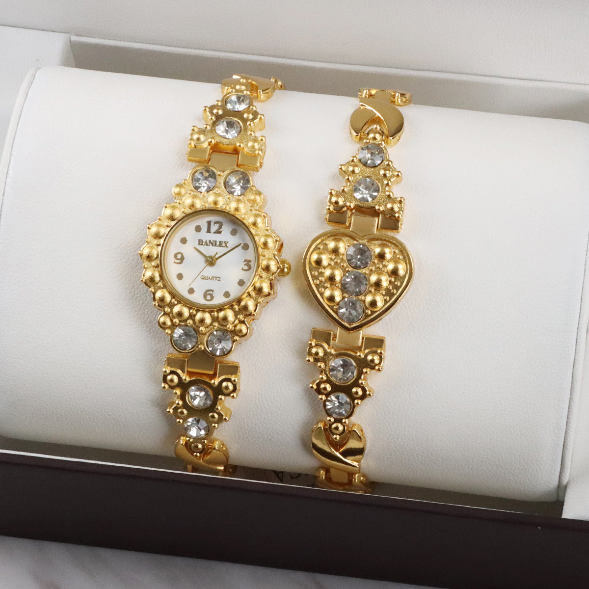 Fashion women's watchHot Selling Fashion Bracelet Women's Watch Cross-Border Diamond-Embedded Fashion Trend Quartz Watch Foreign Trade One Wholesale 2774