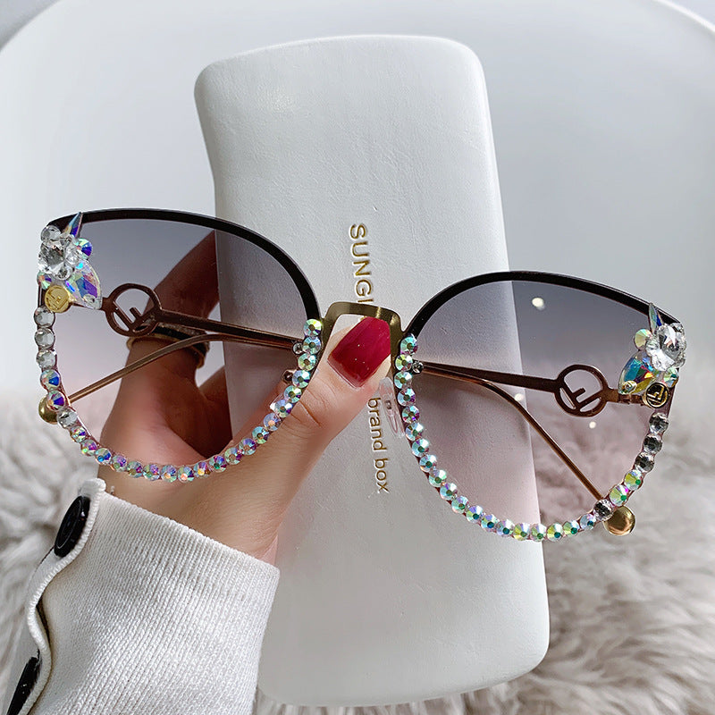 Women's fashion glasses 2024 新款镶钻猫眼复古太阳镜大框墨镜女士金属镜腿镂空跨境遮阳镜
