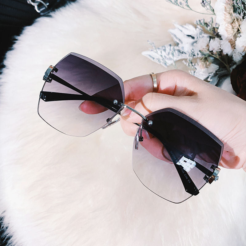 Women's fashion glasses 2024 新款跨境钻石切边女士太阳镜时尚眼镜开车驾驶防紫外线大墨镜