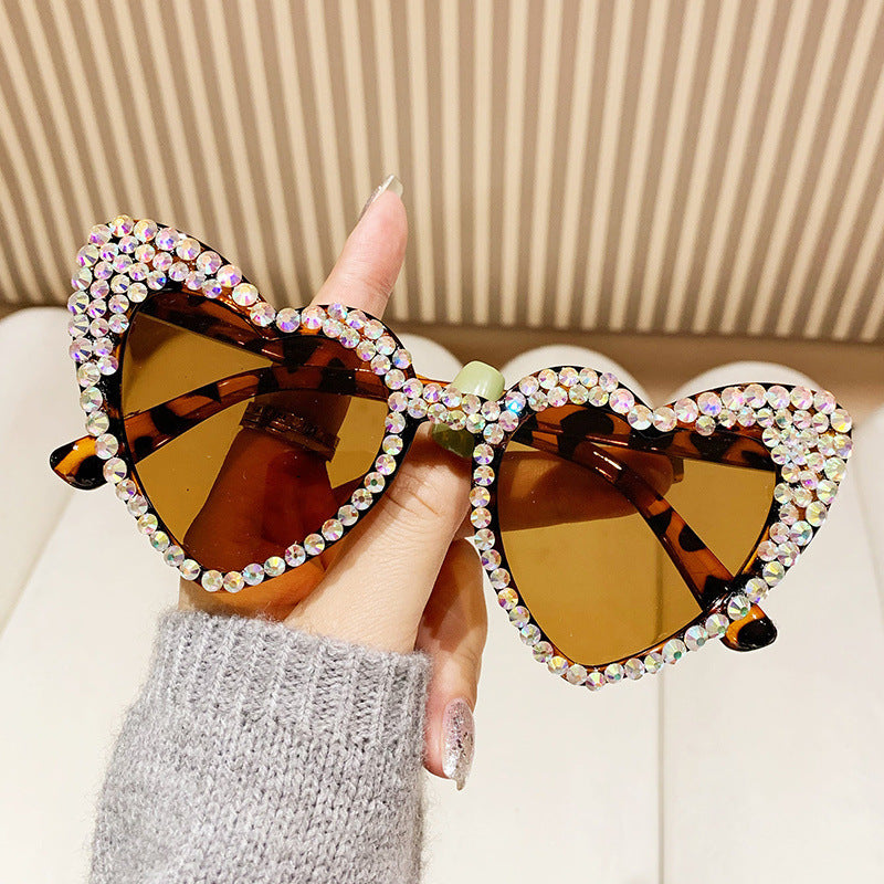 Women's fashion glasses 欧美新款跨境镶钻爱心女士太阳镜时尚心形墨镜潮流桃心眼镜果冻色