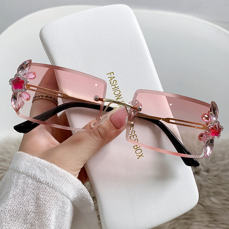 Women's fashion glasses 2022跨镜长方形小框镶钻渐变太阳镜女小脸圆脸防晒拍照韩版墨镜潮