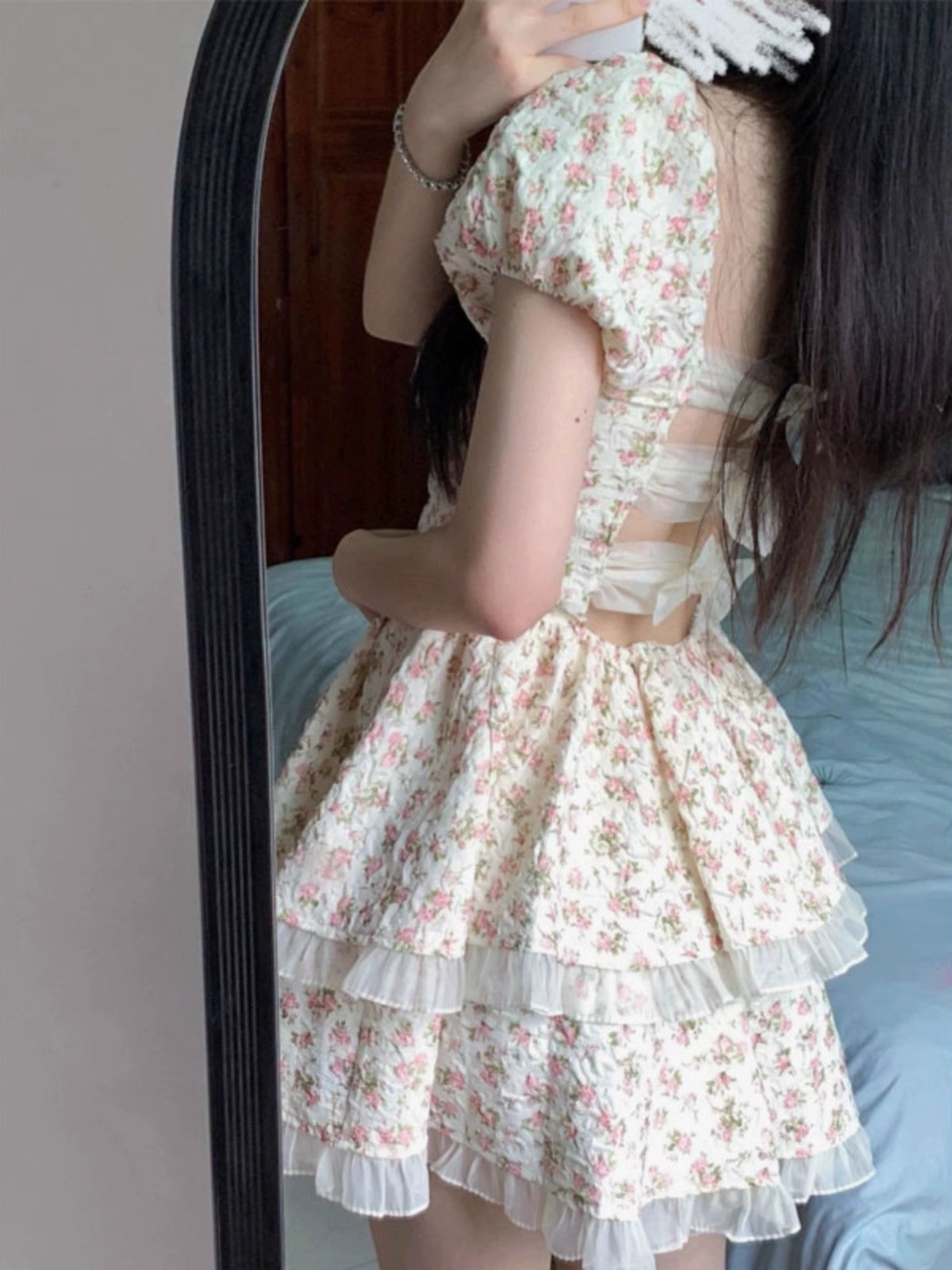 Fashion women's wear Small French Sweet Floral Puff Sleeve Dress Female Summer New Backless Hollow Bow Bubble Skirt