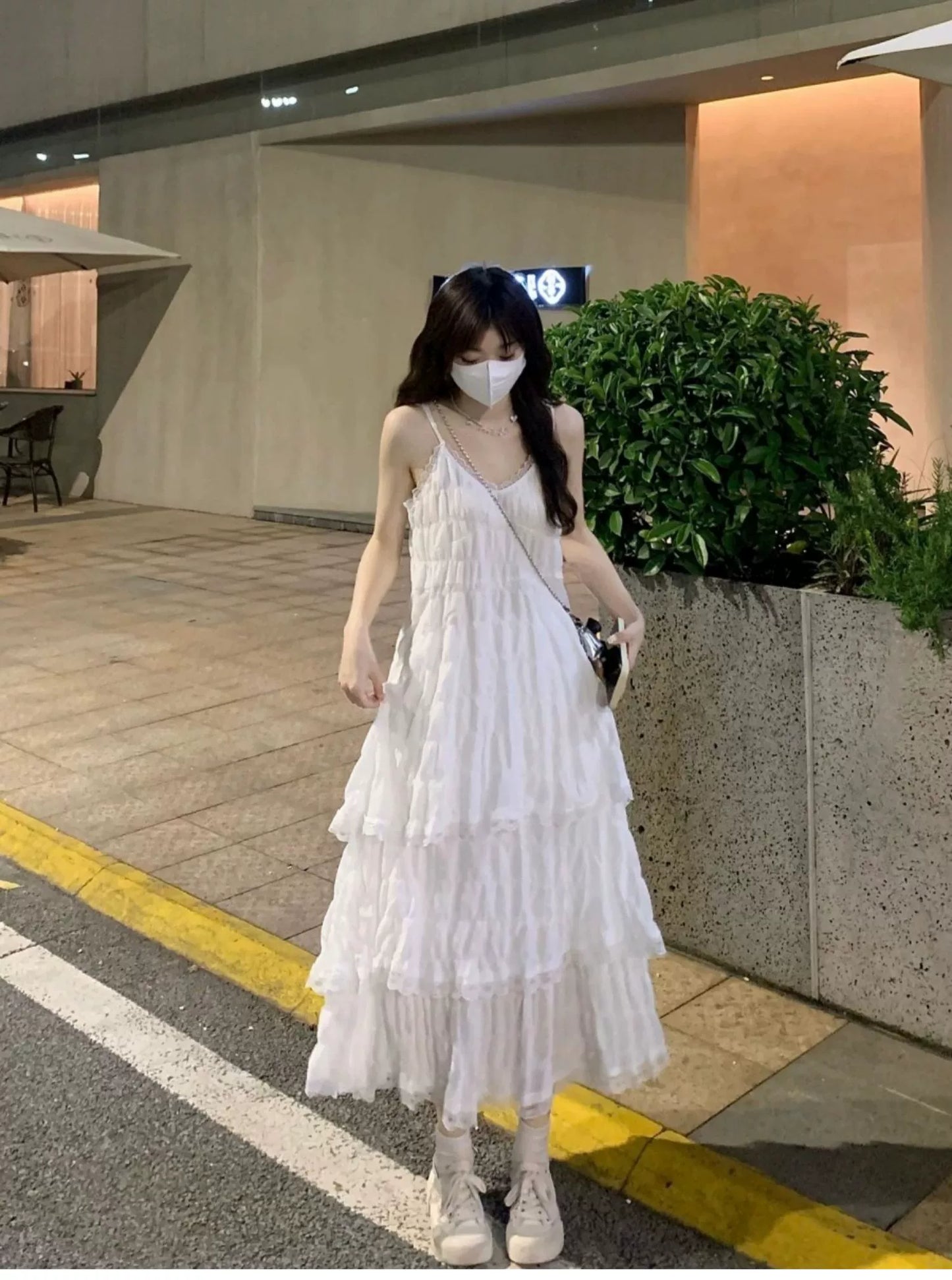 Fashion women's wear 2024 New Style White Small French Strap Dress Female Summer Tea Break Platycodon Grandiflorum Small Figure Flattering Tiered Dress