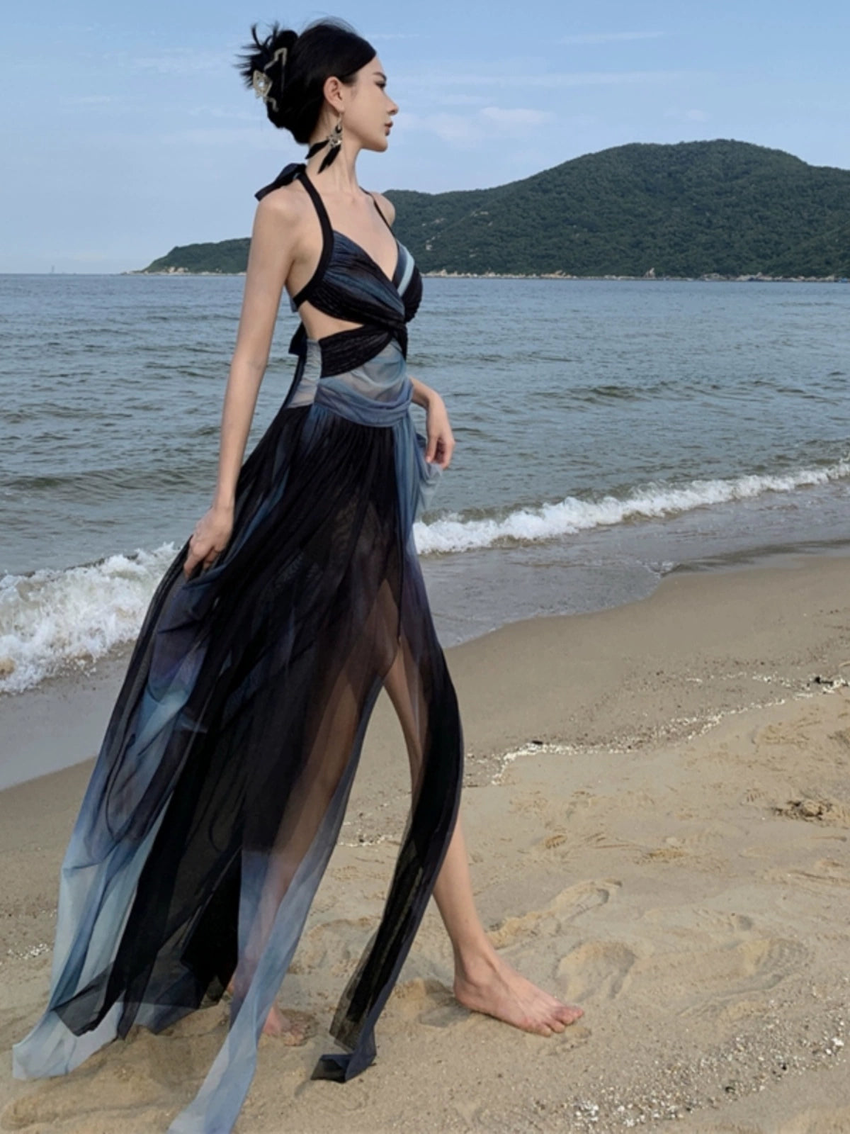 Fashion women's wear Thailand Sanya Holiday Halter Dress Summer Backless Seaside Travel Wear and Take Photos Beach Skirt Atmosphere