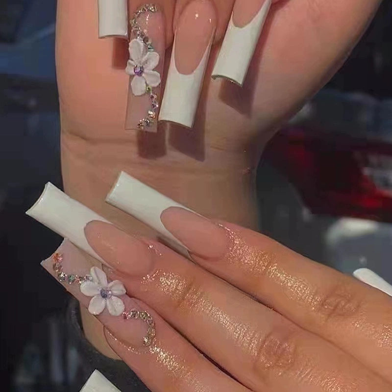 (Hand-made nail) The dark fairy in Europe and America is dying, the magic mirror powder is white, and the finished nail product, Millennium Spice Girl fake nails patch, is worn for a long time.