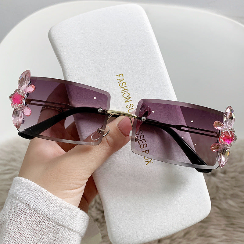 Women's fashion glasses 2022跨镜长方形小框镶钻渐变太阳镜女小脸圆脸防晒拍照韩版墨镜潮