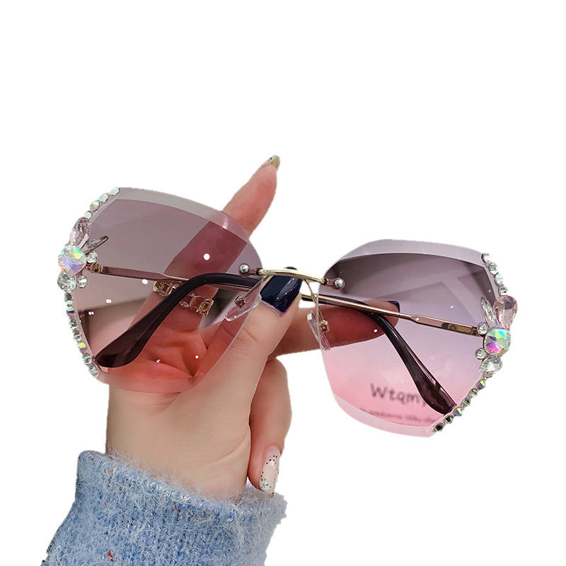 Women's fashion glasses 2024新跨境女士时尚镶钻墨镜大脸显瘦防紫外线水晶切边无框太阳镜