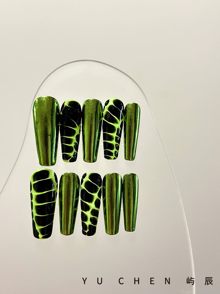 Yuchen Original | Green Snake Metal Nail Wear Nail Magic Mirror Effect Powder Pure Hand Drawing Python Pattern Hot Girl Original Design