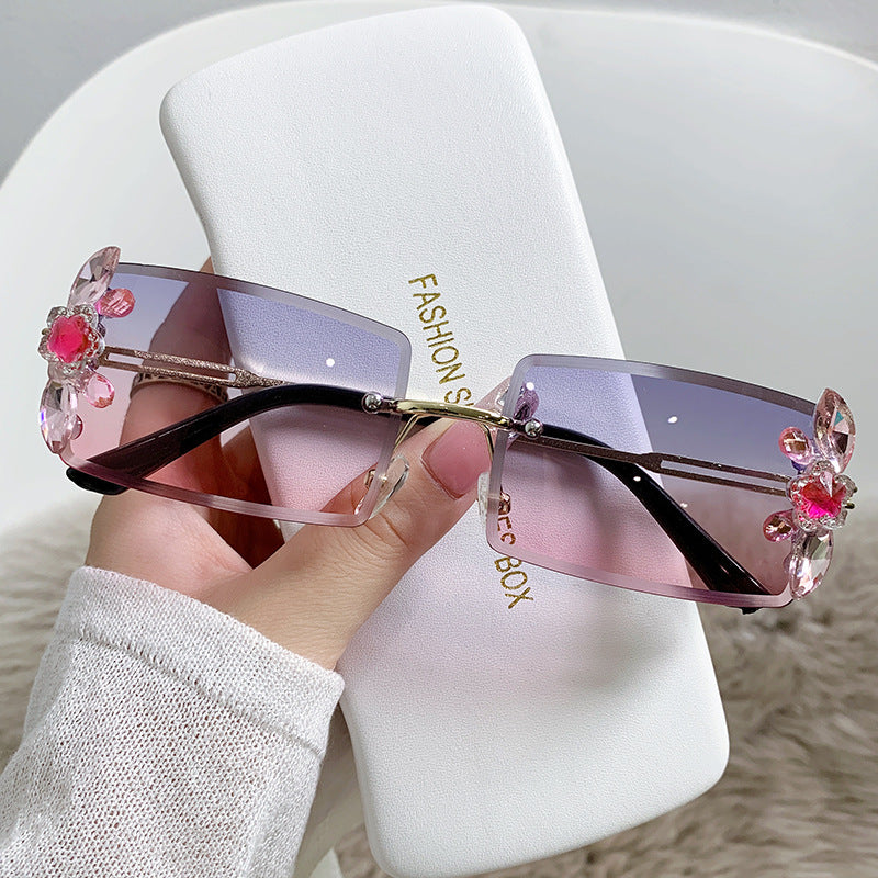 Women's fashion glasses 2022跨镜长方形小框镶钻渐变太阳镜女小脸圆脸防晒拍照韩版墨镜潮