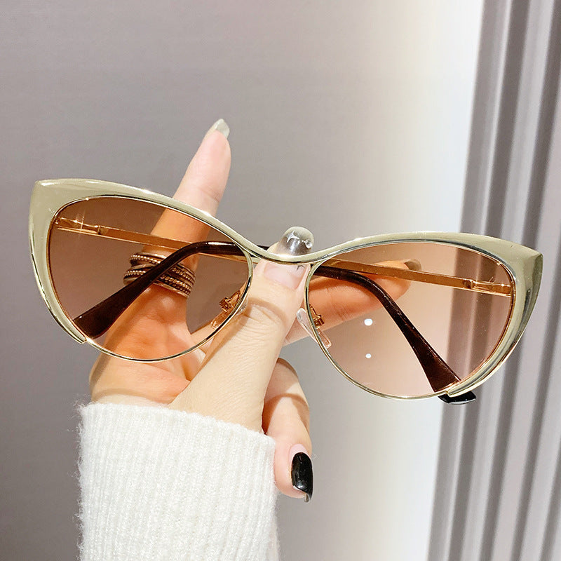 Women's fashion glasses 欧美辣妹墨镜超轻猫眼眼镜黑框女跨境素颜复古摩登防蓝光平光镜架