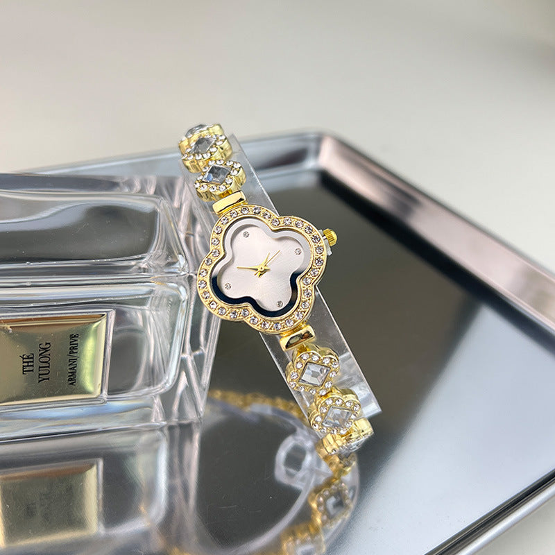 Fashion women's watchLight Luxury Women's Watch New Four-Leaf Clover Fashion High Sense New Ruby Special-Interest Design Diamond Watch Batch