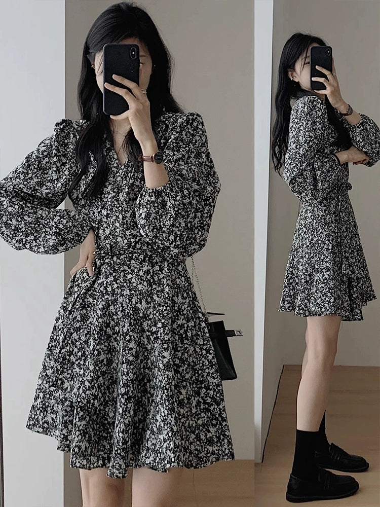 Fashion women's wear French Style Temperament High-Grade Floral V-neck Long-Sleeve Dress Children's Spring 2024 New Inner Wear Cinched Short Dress