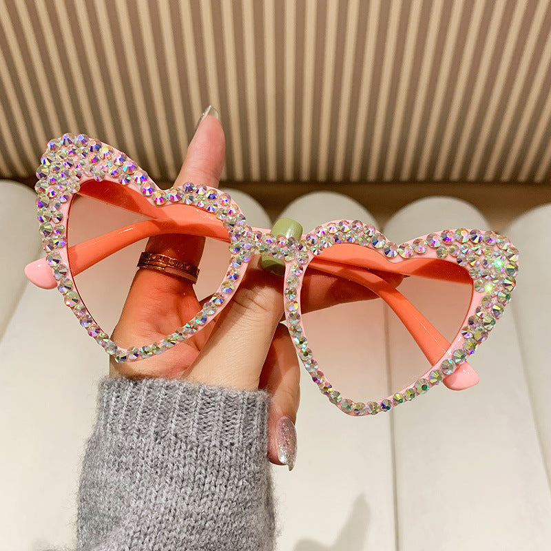 Women's fashion glasses 欧美新款跨境镶钻爱心女士太阳镜时尚心形墨镜潮流桃心眼镜果冻色