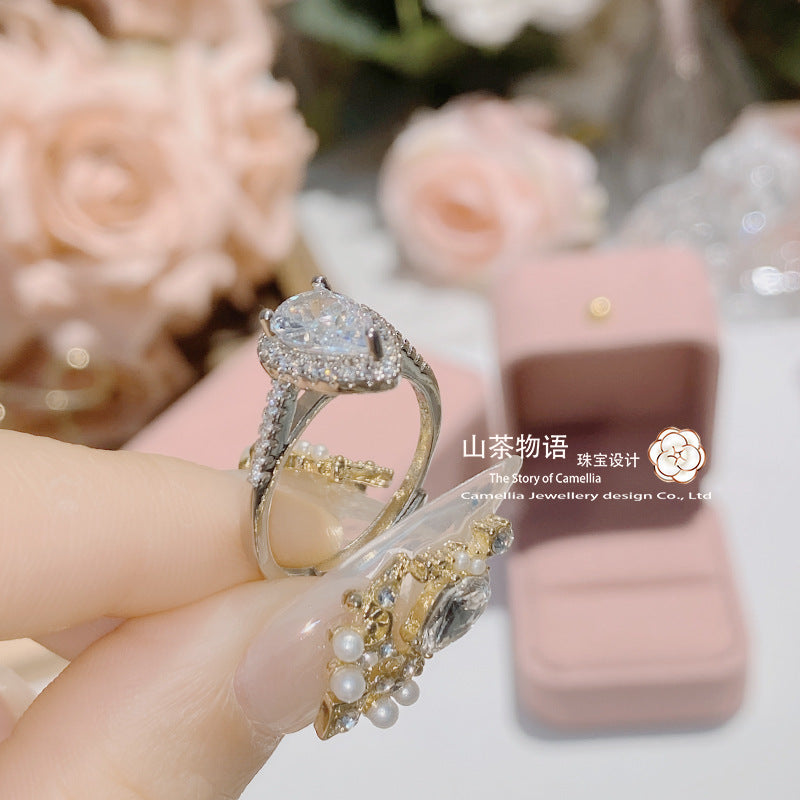Camellia港风少女百搭仿真钻婚戒 镀PT950镶锆石璀璨时尚精致戒指