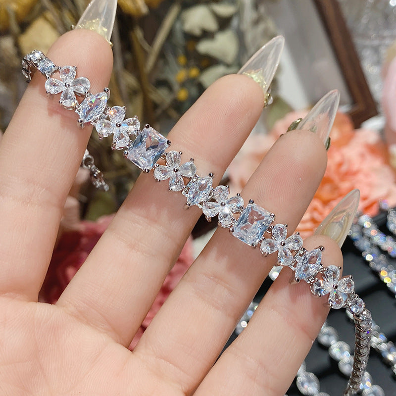 珠宝首饰山茶珠宝时尚轻奢高级感手链 镀18K白金星系设计波光粼粼爆闪手饰