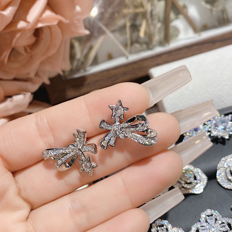 山茶直播货源热卖仿莫桑钻耳钉 镀18K金波光粼粼玫瑰花朵女神耳饰