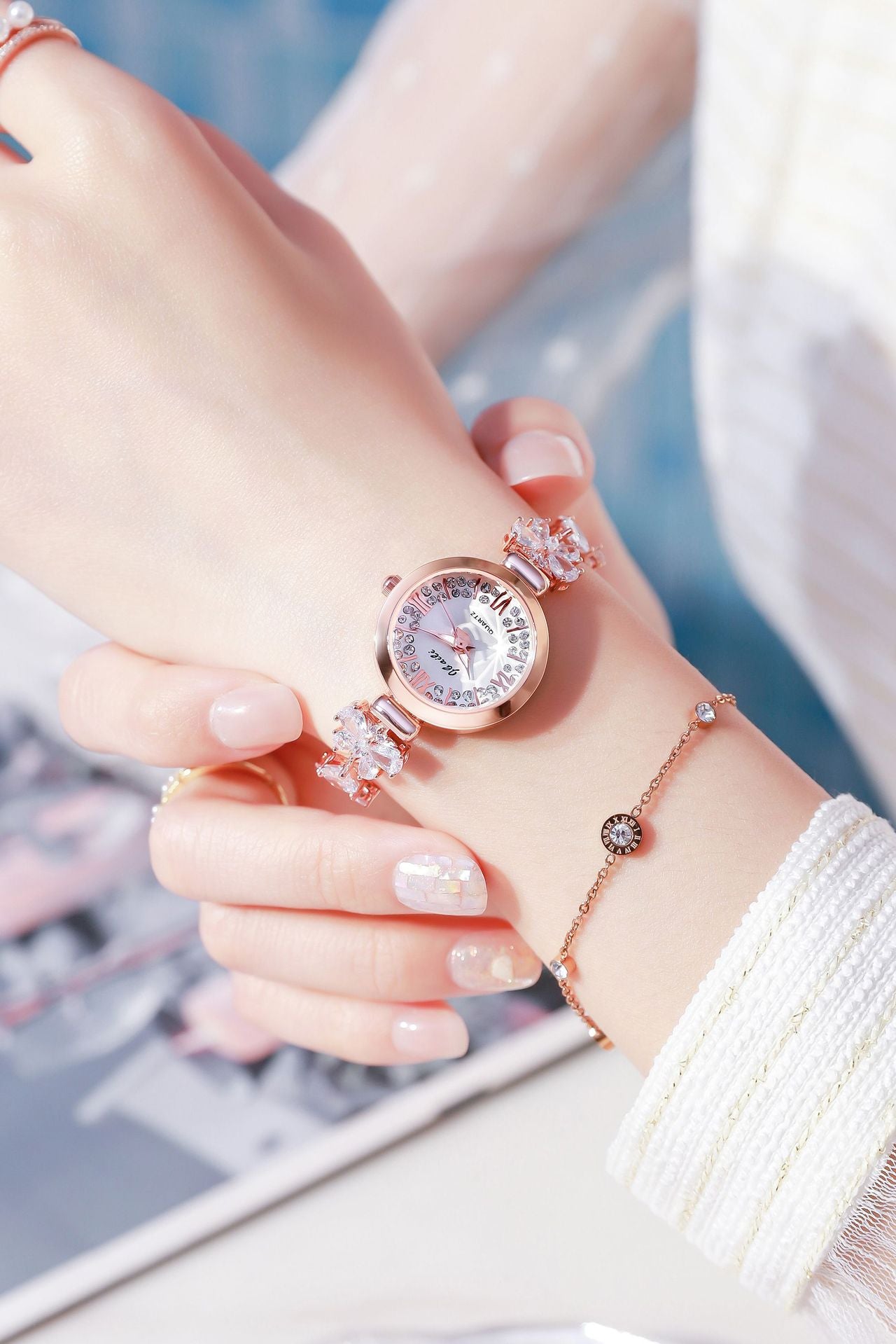 Women's fashion watch 2023 new fashion trend women's watch Korean casual explosive women's inlaid bracelet watch network red watch
