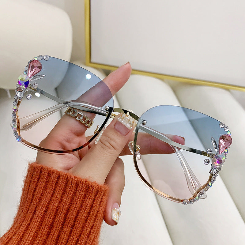 Women's fashion glasses 2023网红镶钻蝶形太阳镜女潮韩版气质方圆脸显瘦街拍防紫外线墨镜