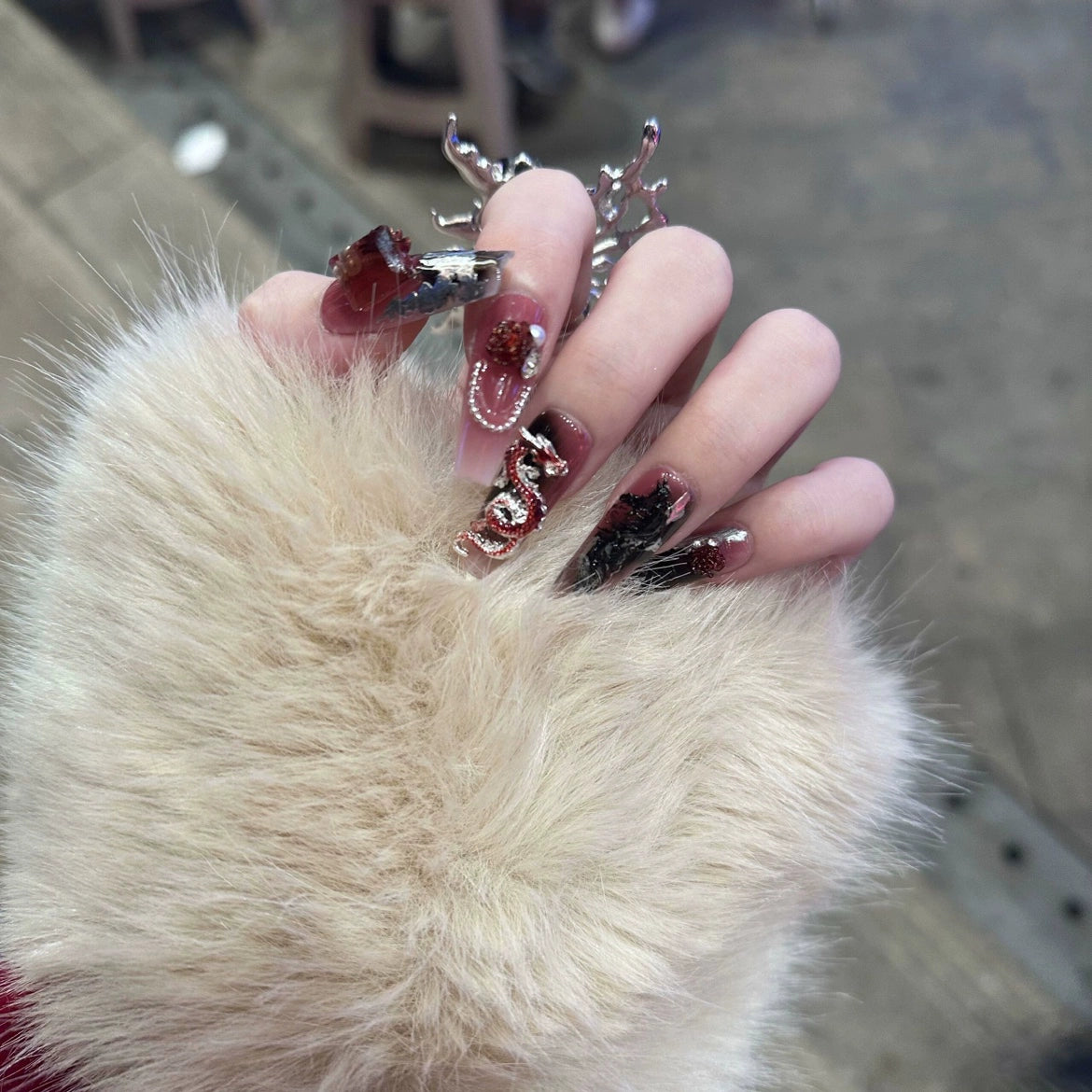 (Hand-made nail) hand-worn armor, gothic dragon elements, original nail art patches, New Year's battle armor, dragon year, high-quality sense of heavy metal