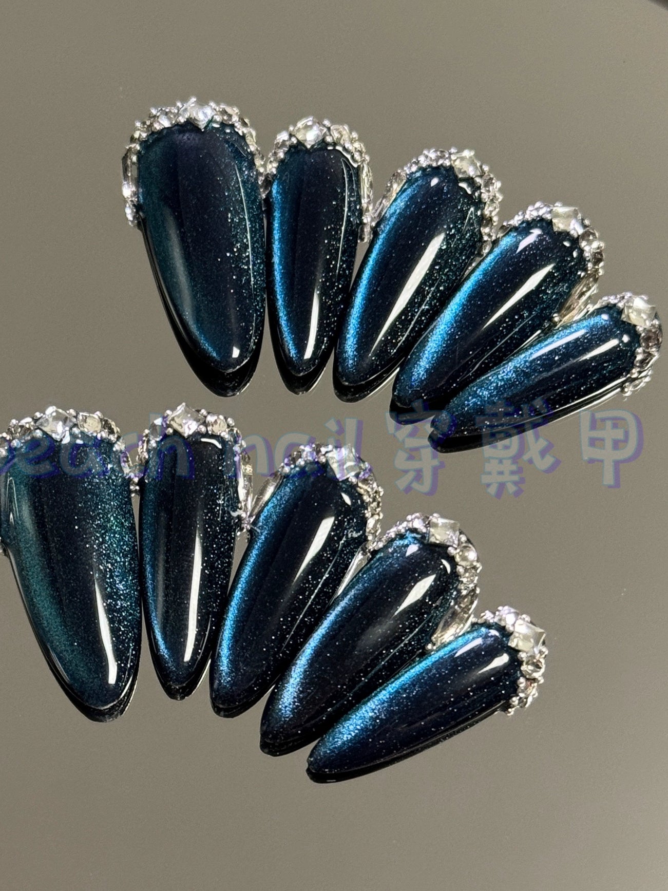 Blue Flashing Cat Eye Autumn and Winter White Mid-Length Pile Rhinestone Elegant Handmade Wear Armor Detachable 2024 Hot