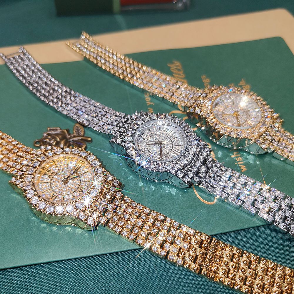 Women's fashion watch Full diamond full star bracelet waterproof watch quartz watch