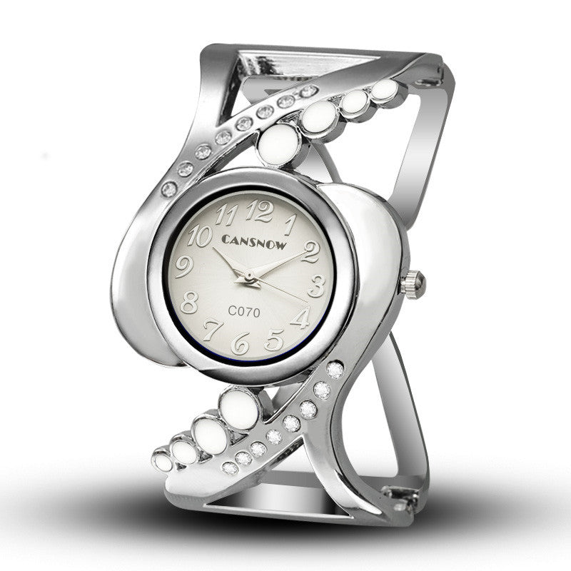 Fashion women's watchForeign Trade Hot Sale Girls Watch Diamond Women's Watch Creative Women's Fashion Alloy Bangle Watch One Piece Dropshipping