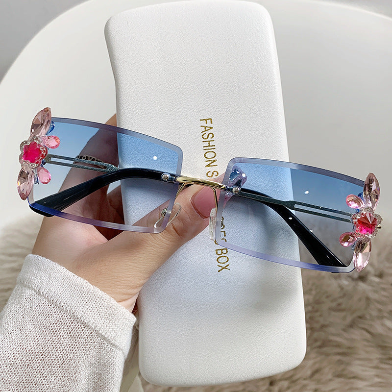 Women's fashion glasses 2022跨镜长方形小框镶钻渐变太阳镜女小脸圆脸防晒拍照韩版墨镜潮