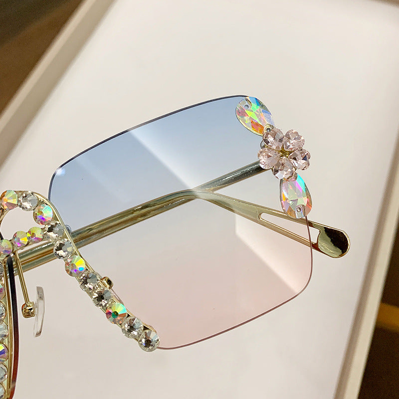 Women's fashion glasses 2022女士新款镶钻墨镜方形A字高级感太阳镜个性街拍显脸小眼镜