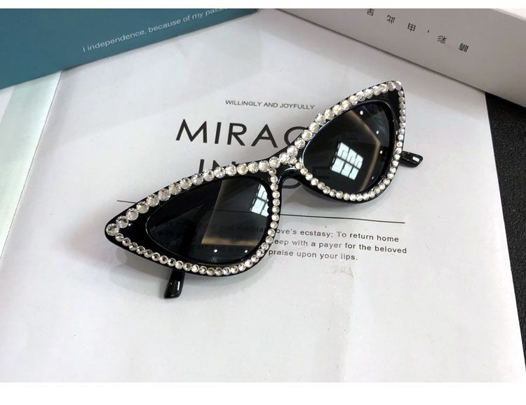 Women's fashion glasses 纯手工镶钻墨镜女蹦迪个性三角嘻哈猫眼镜韩版社会男潮拍照太阳镜