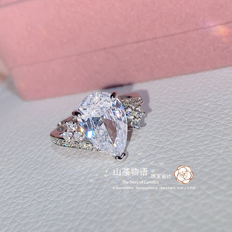 Camellia香港珠宝同款新娘彩宝婚戒 镀金微镶璀璨锆克拉皇冠戒指