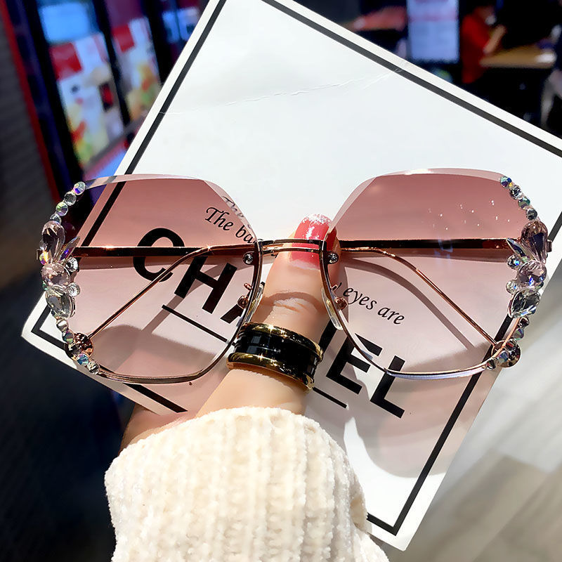 Women's fashion glasses 2023新款跨境时尚水钻墨镜女显瘦太阳镜潮款防晒防紫外线韩版眼镜