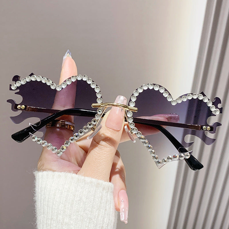 Women's fashion glasses 欧美墨镜太阳镜爱心个性街拍墨镜女无框时尚太阳眼镜批发