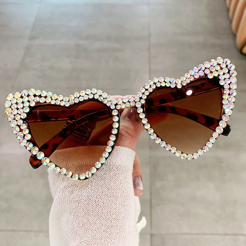 Women's fashion glasses 跨境复古大框架欧美镶钻太阳镜桃心爱心墨镜女士金属铰链个性眼镜