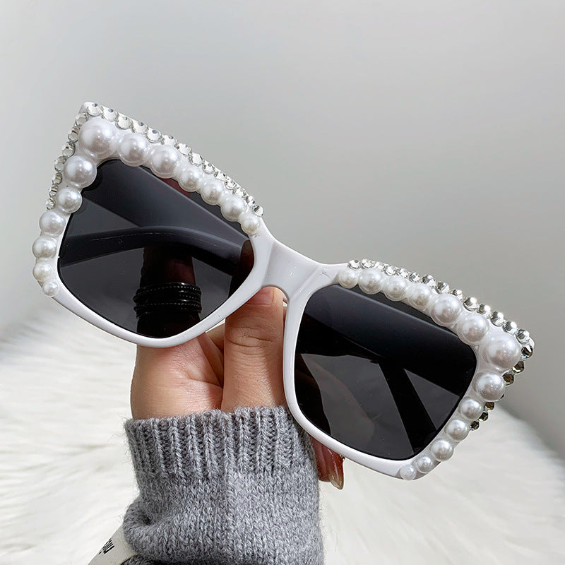 Women's fashion glasses 2023跨境镶钻新款猫眼太阳镜复古蝴蝶框墨镜ins女士大框遮阳眼镜