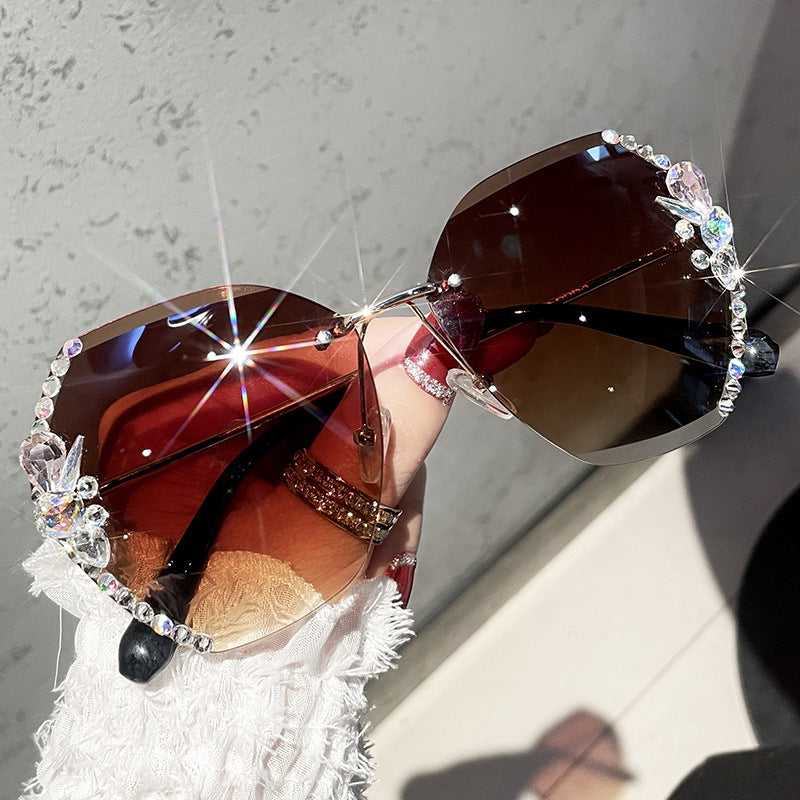 Women's fashion glasses 2024 跨境款女士时尚镶钻墨镜防紫外线水晶切边无框太阳镜