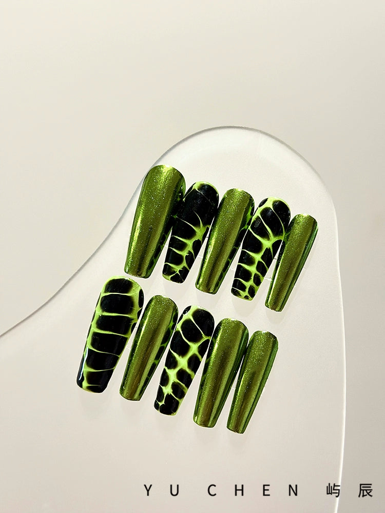 Yuchen Original | Green Snake Metal Nail Wear Nail Magic Mirror Effect Powder Pure Hand Drawing Python Pattern Hot Girl Original Design