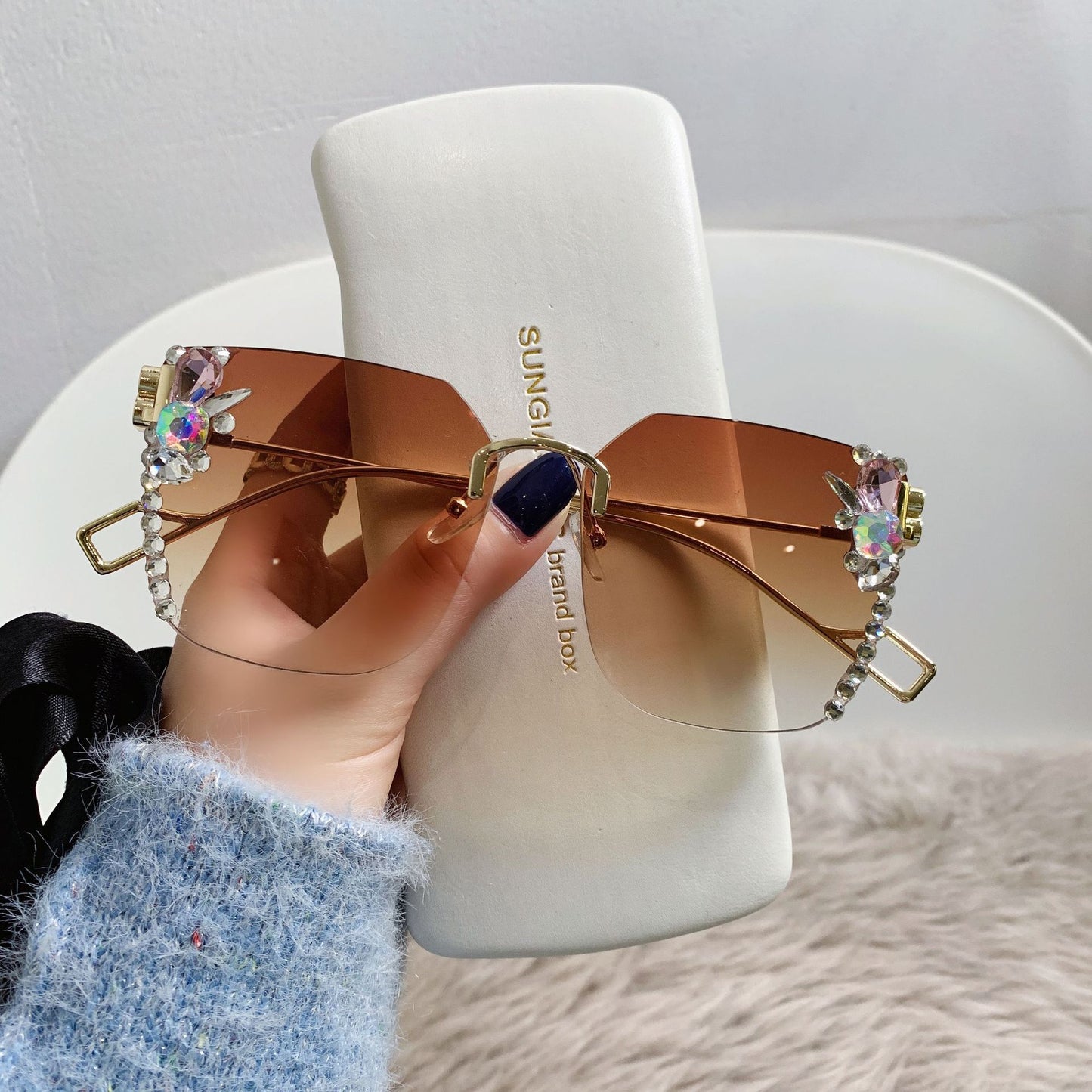 Women's fashion glasses 2022新款镶钻太阳镜女跨境B家无框切边时尚金属大框墨镜太阳眼镜