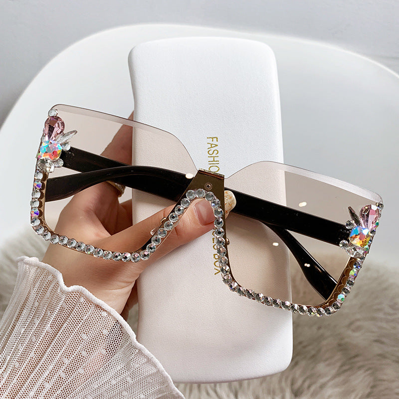Women's fashion glasses 欧美镶钻大框架跨境新款水钻墨镜女潮款防紫外线防晒显瘦太阳镜