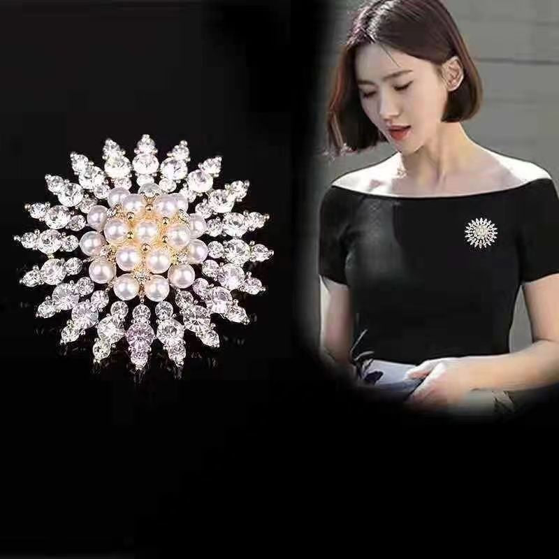 配饰胸针欧美水钻胸针女士合金胸花多款可选珍珠花朵配饰批发