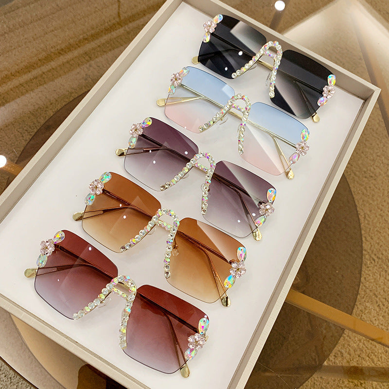 Women's fashion glasses 2022女士新款镶钻墨镜方形A字高级感太阳镜个性街拍显脸小眼镜