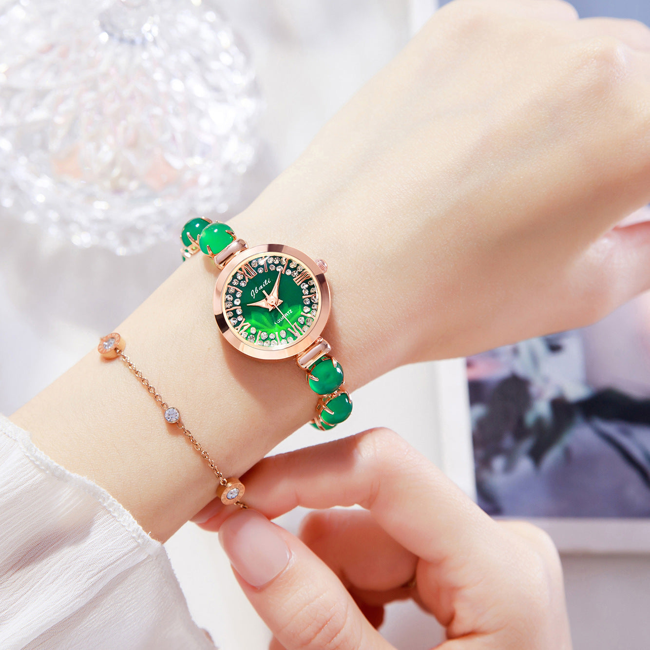 Women's fashion watch  New Roman numerals diamond emeralds women's watch