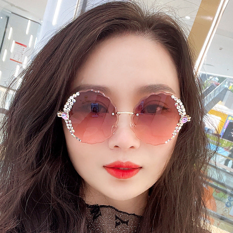 Women's fashion glasses 跨境女士镶钻太阳镜时尚水钻切边圆形女大脸圆脸显瘦防紫外线墨镜